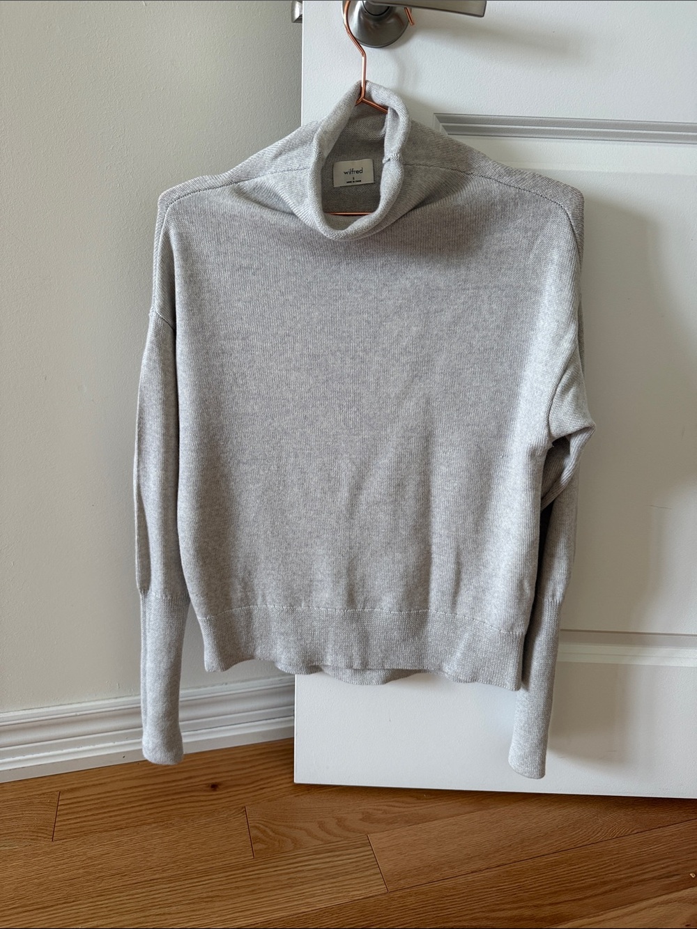 Wilfred Light Gray Turtleneck Sweater